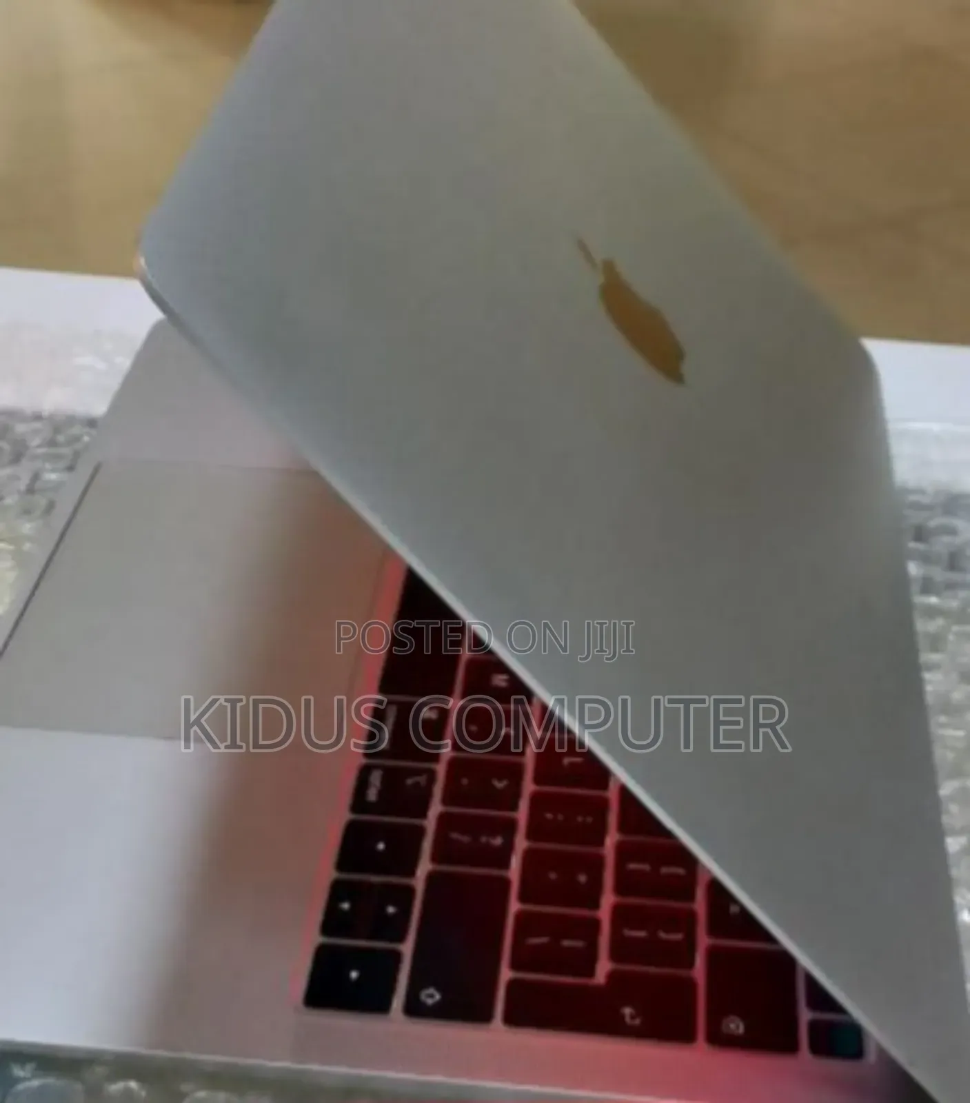 New Laptop Apple MacBook 2018 8GB Intel Core I5 SSD 128GB