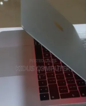 New Laptop Apple MacBook 2018 8GB Intel Core I5 SSD 128GB