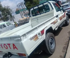 Toyota Land Cruiser 2008 White