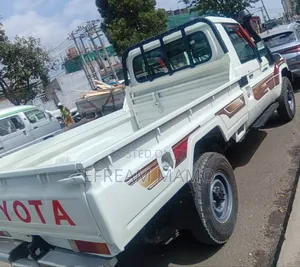 Toyota Land Cruiser 2008 White