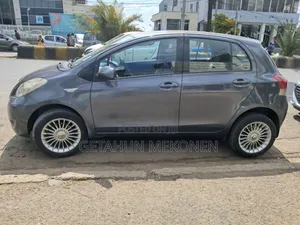 Toyota Yaris 2009 Gray