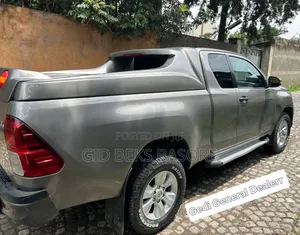 Toyota Hilux 2020 Gray