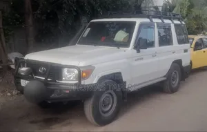 Photo - Toyota Land Cruiser 2016