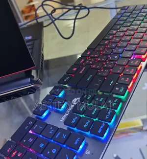 New Laptop MSI Raider GE68HX 13vi-202us 32GB Intel Core I9 SSD 1T