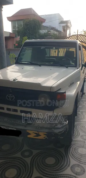 Toyota Land Cruiser HDJ 100 2002 White