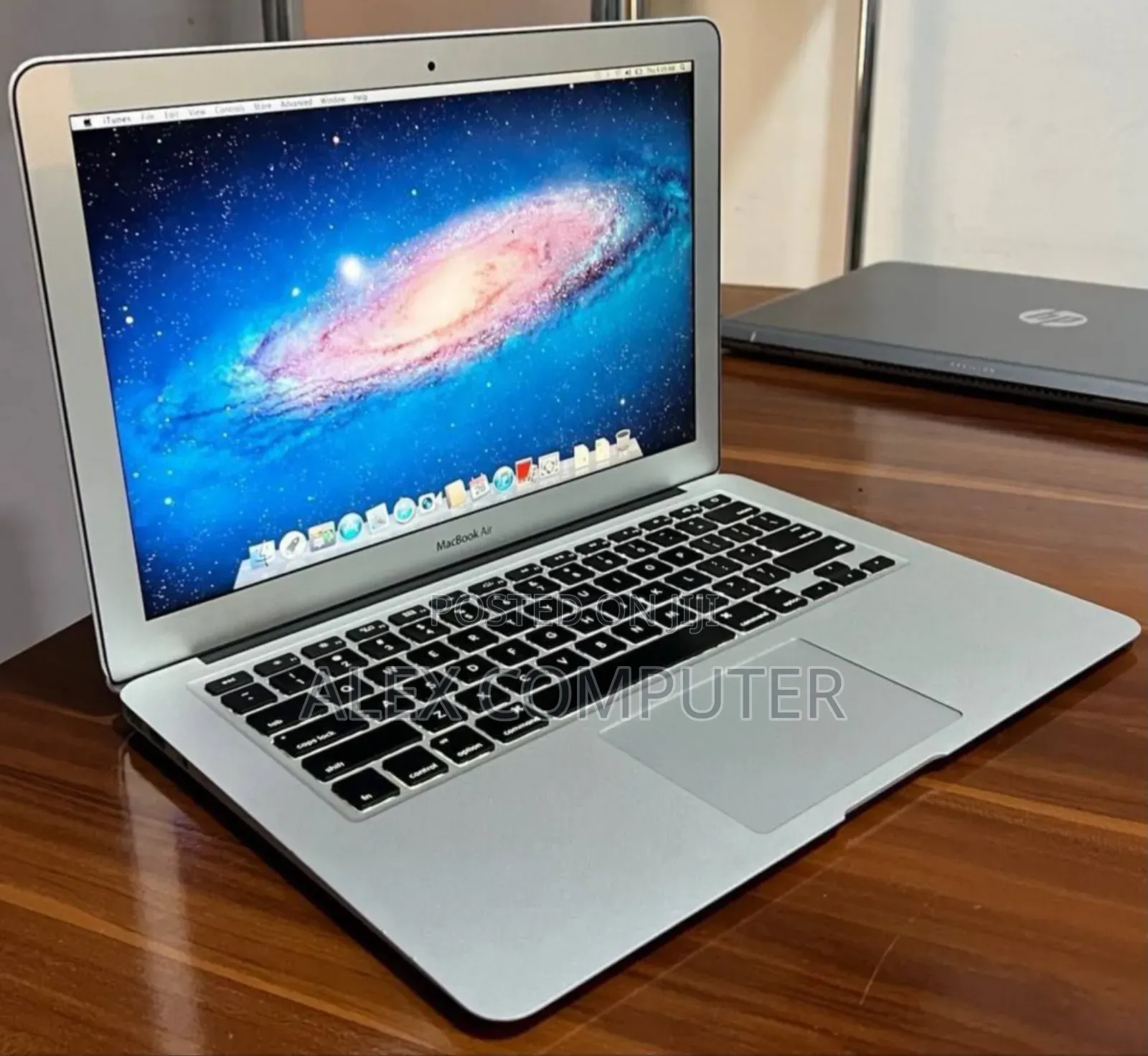 New Laptop Apple MacBook 2015 4GB Intel Core I5 SSD 256GB