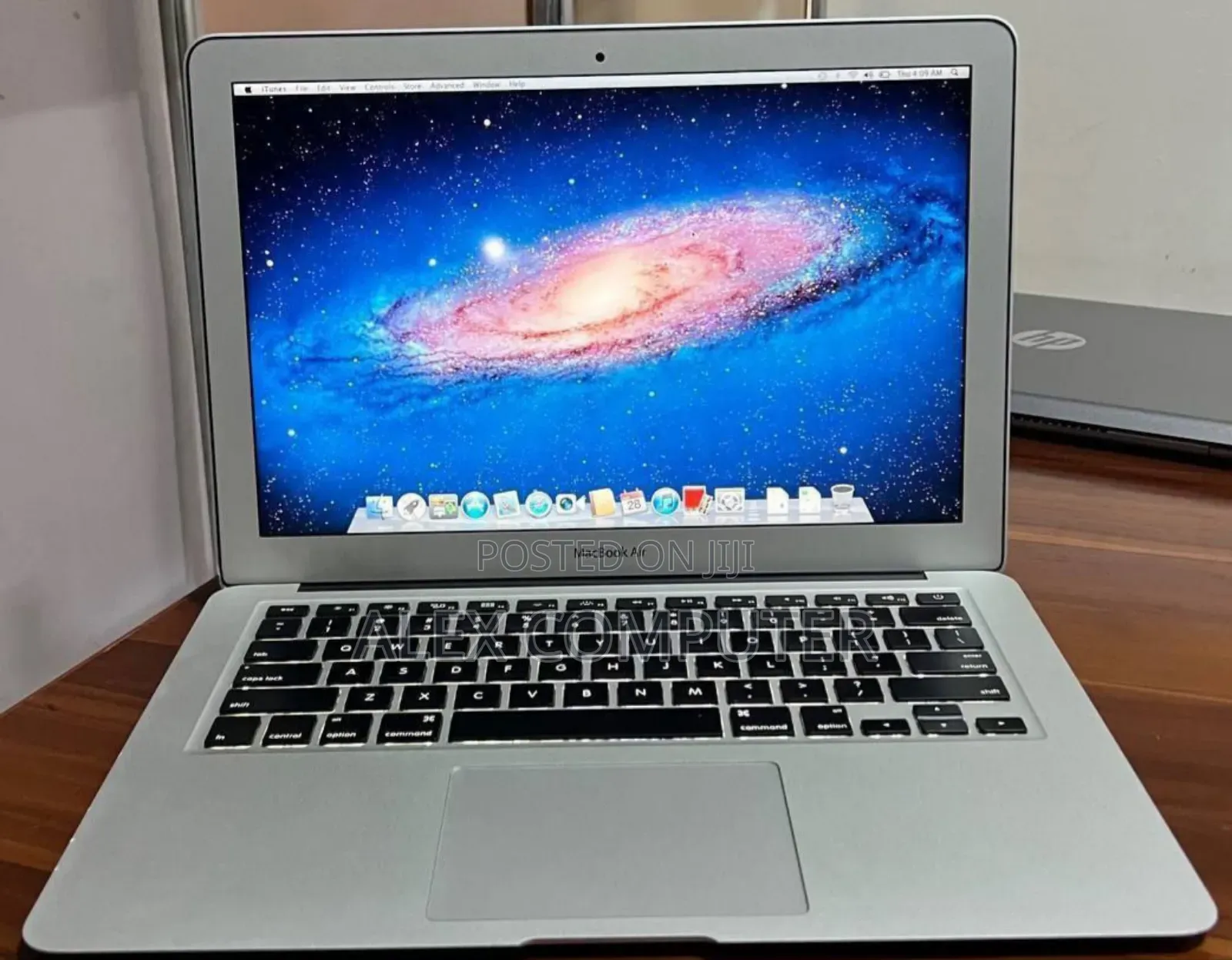 New Laptop Apple MacBook 2015 4GB Intel Core I5 SSD 256GB
