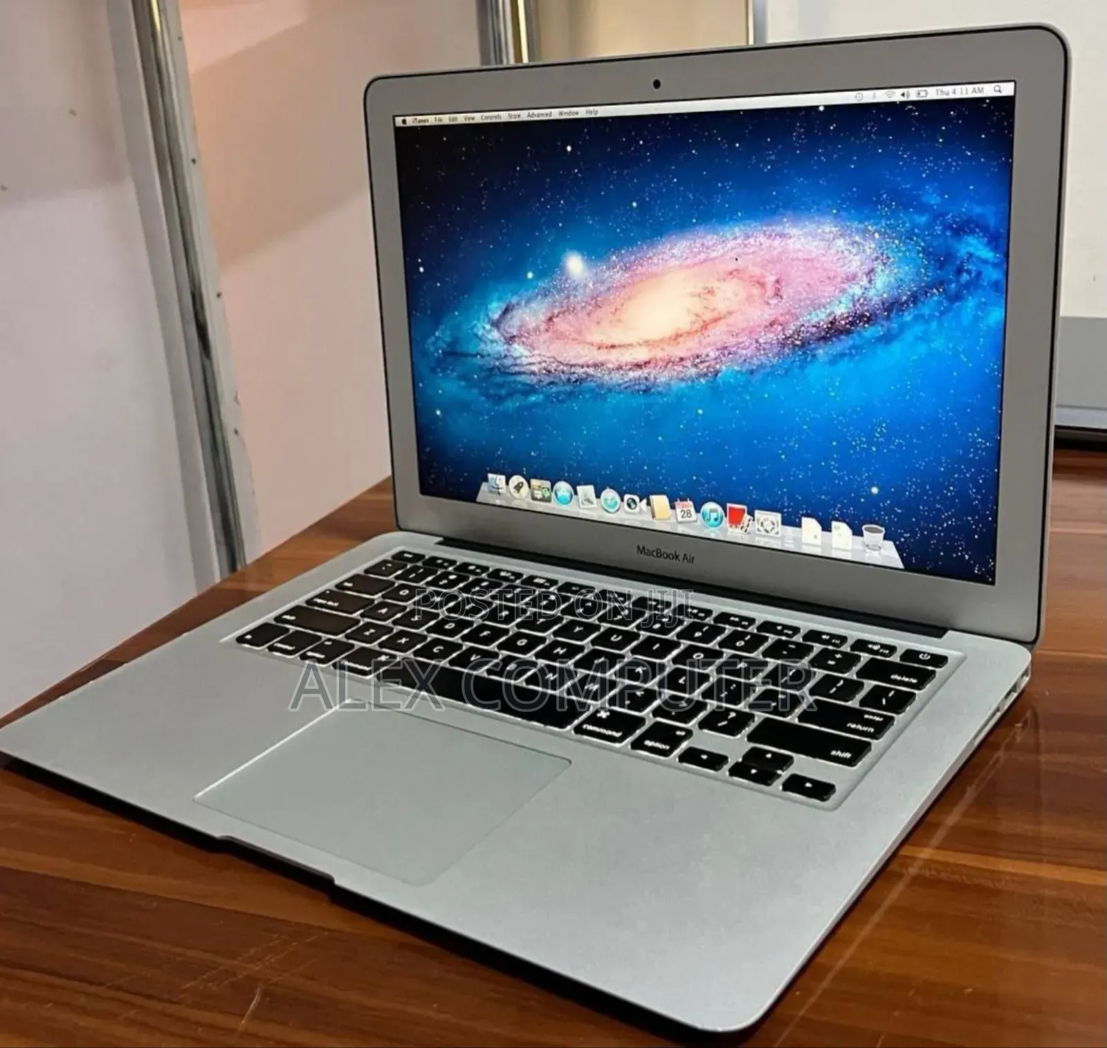New Laptop Apple MacBook 2015 4GB Intel Core I5 SSD 256GB