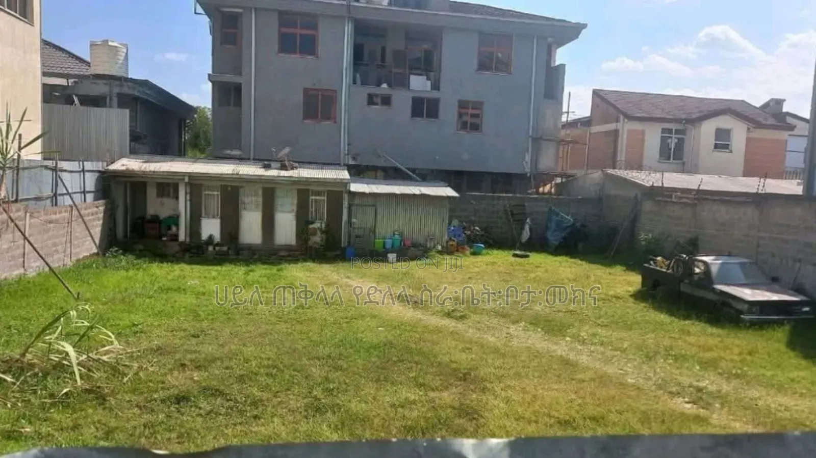 የምሸጥ ቦታ 500 ካሬ ለፈለጉት ግንባታ የምሆንአያትዞንኮምፋውንድ ውስጥ