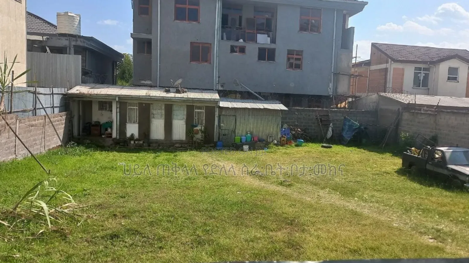 የምሸጥ ቦታ 500 ካሬ ለፈለጉት ግንባታ የምሆንአያትዞንኮምፋውንድ ውስጥ