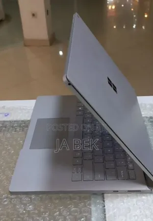 New Laptop Microsoft Surface Book 3 16GB Intel Core I7 SSD 256GB