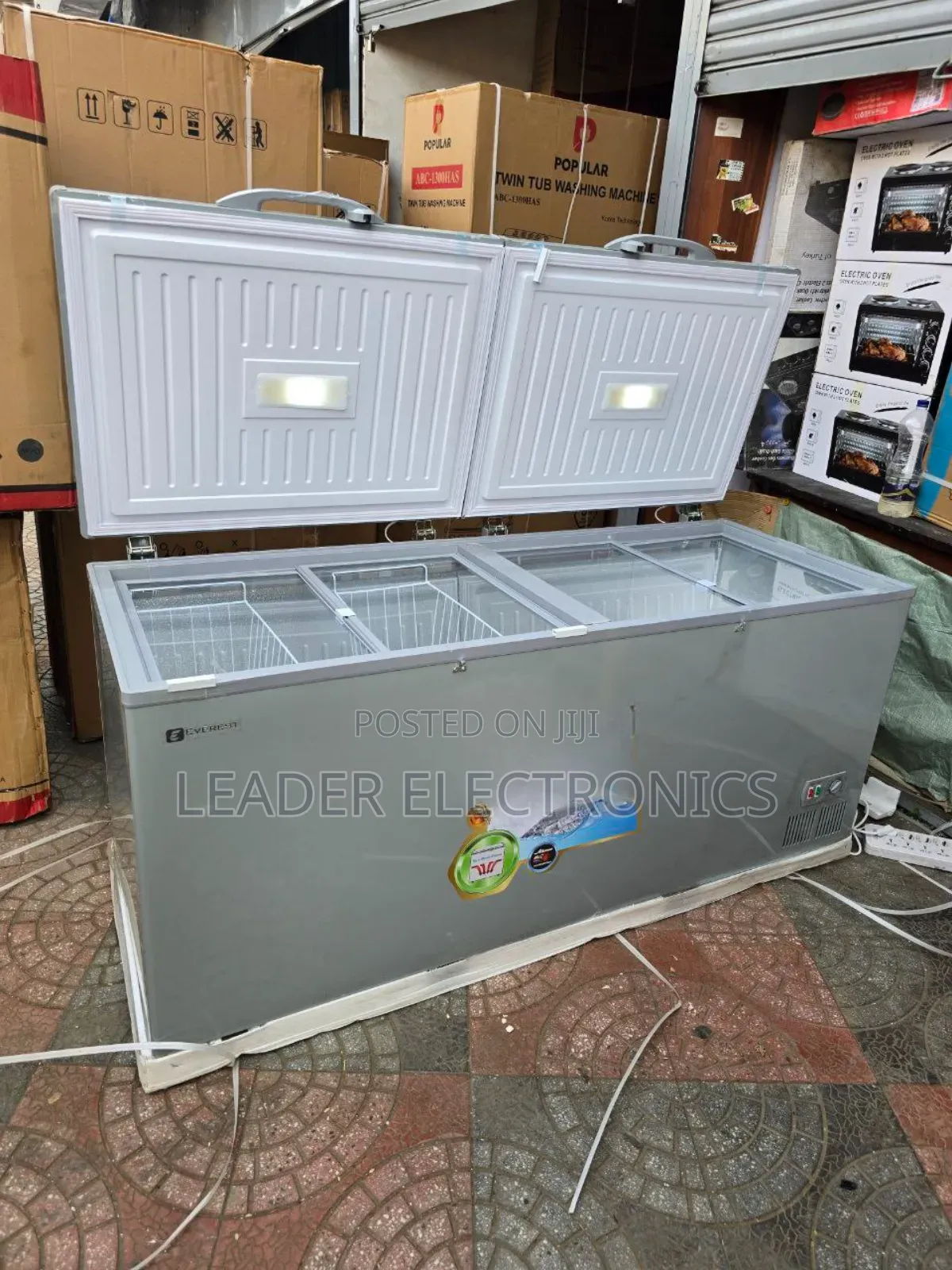 Everest Chest Freezer 780