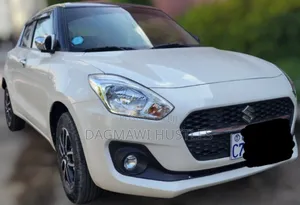 Photo - Suzuki Swift 2023 Off white