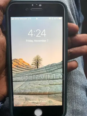 Photo - Apple iPhone 7 256 GB Silver