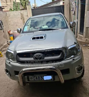 Toyota Hilux 2012 Gold
