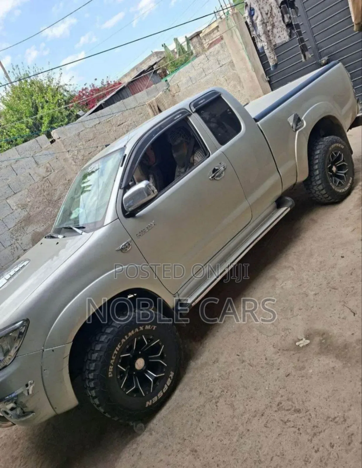 Toyota Hilux 2012 Gold
