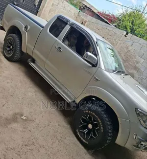 Toyota Hilux 2012 Gold