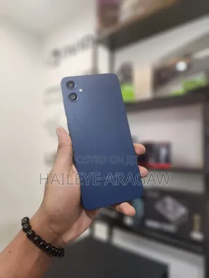 Photo - New Samsung Galaxy F05 64 GB Blue