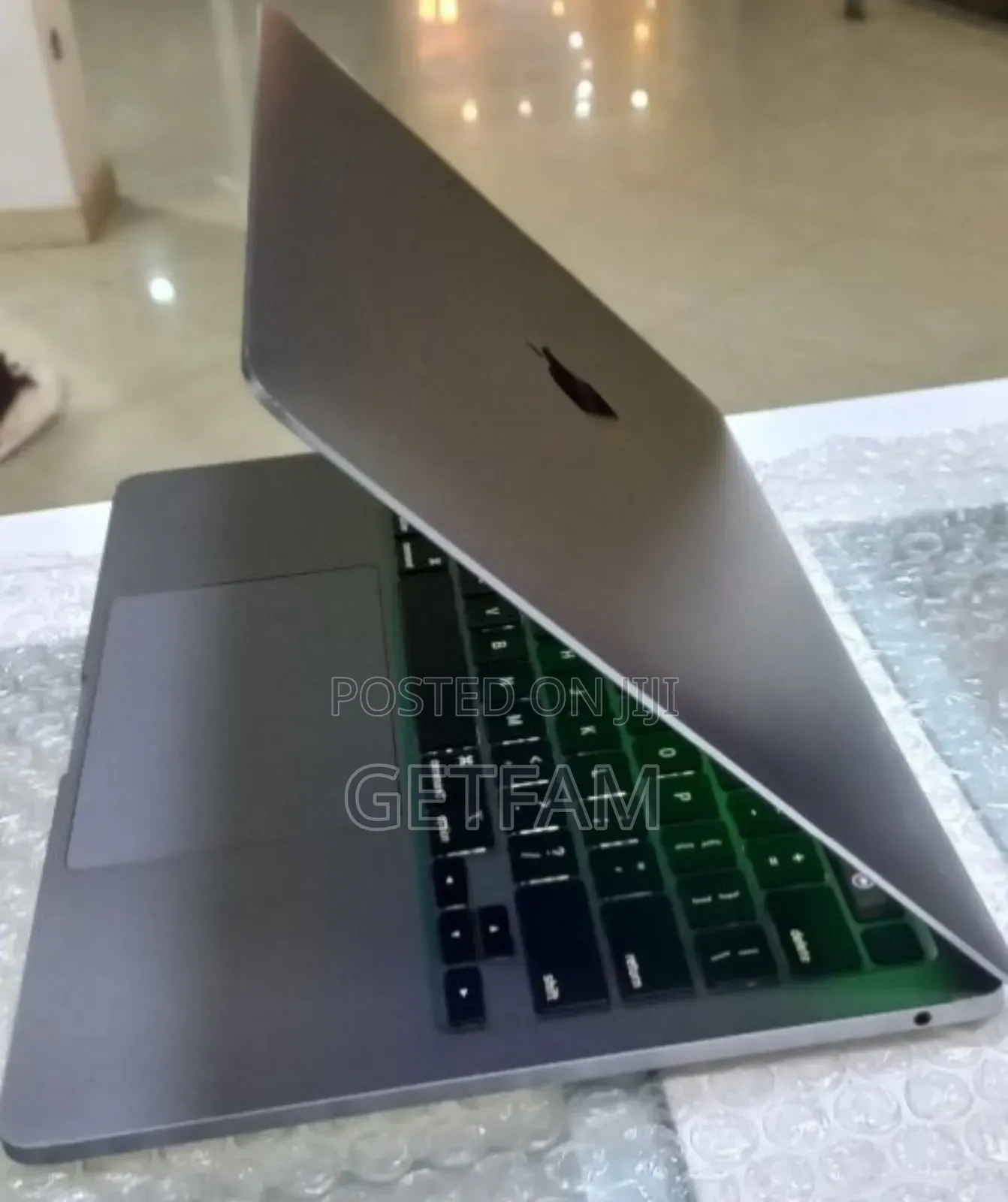 New Laptop Apple MacBook Pro 2020 M1 16GB Apple M1 Pro SSD 256GB