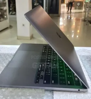 New Laptop Apple MacBook Pro 2020 M1 16GB Apple M1 Pro SSD 256GB