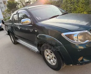 Photo - Toyota Hilux 2009 Green