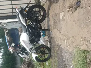 Photo - TVS Apache 180 RTR 2023 White