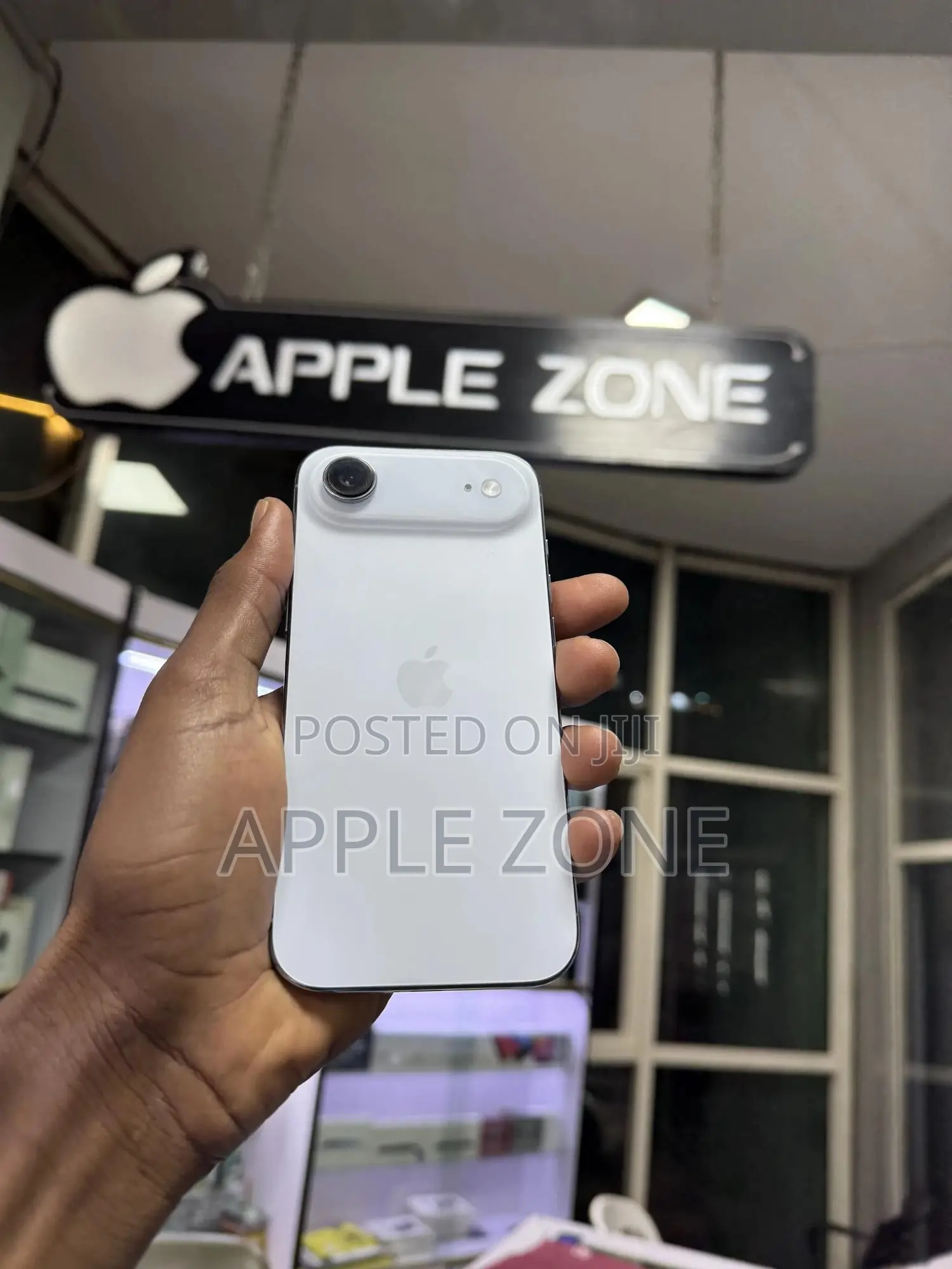 New Apple iPhone 17 256 GB Silver