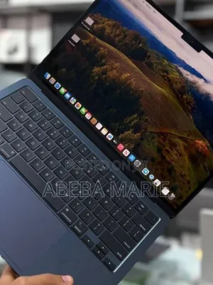 Photo - New Laptop Apple MacBook Air 2022 M2 8GB Apple M2 SSD 256GB