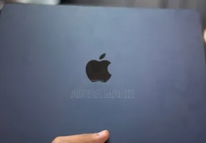 New Laptop Apple MacBook Air 2022 M2 8GB Apple M2 SSD 256GB