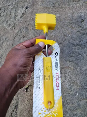 *Dual-Sided Design: Features Sharp Nails for Tenderizer