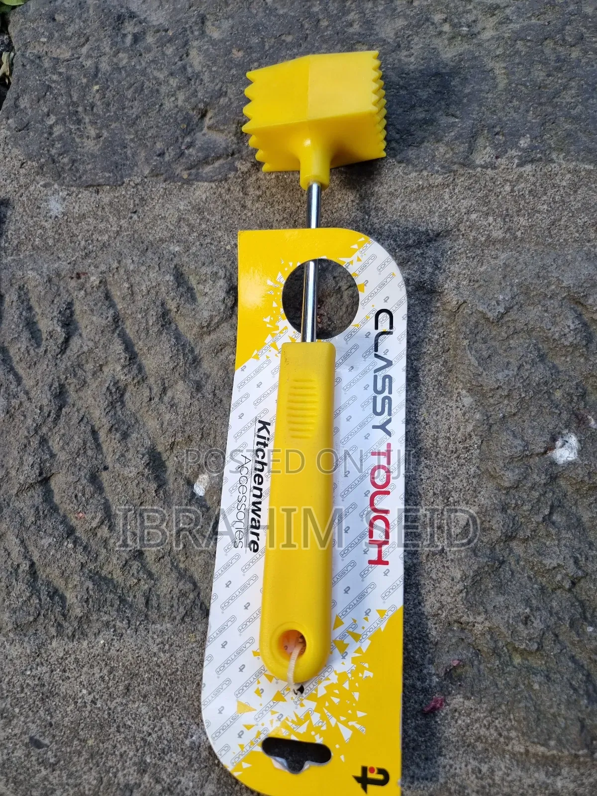 *Dual-Sided Design: Features Sharp Nails for Tenderizer