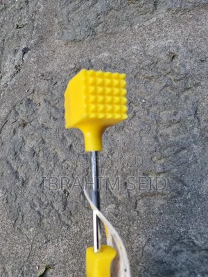 *Dual-Sided Design: Features Sharp Nails for Tenderizer