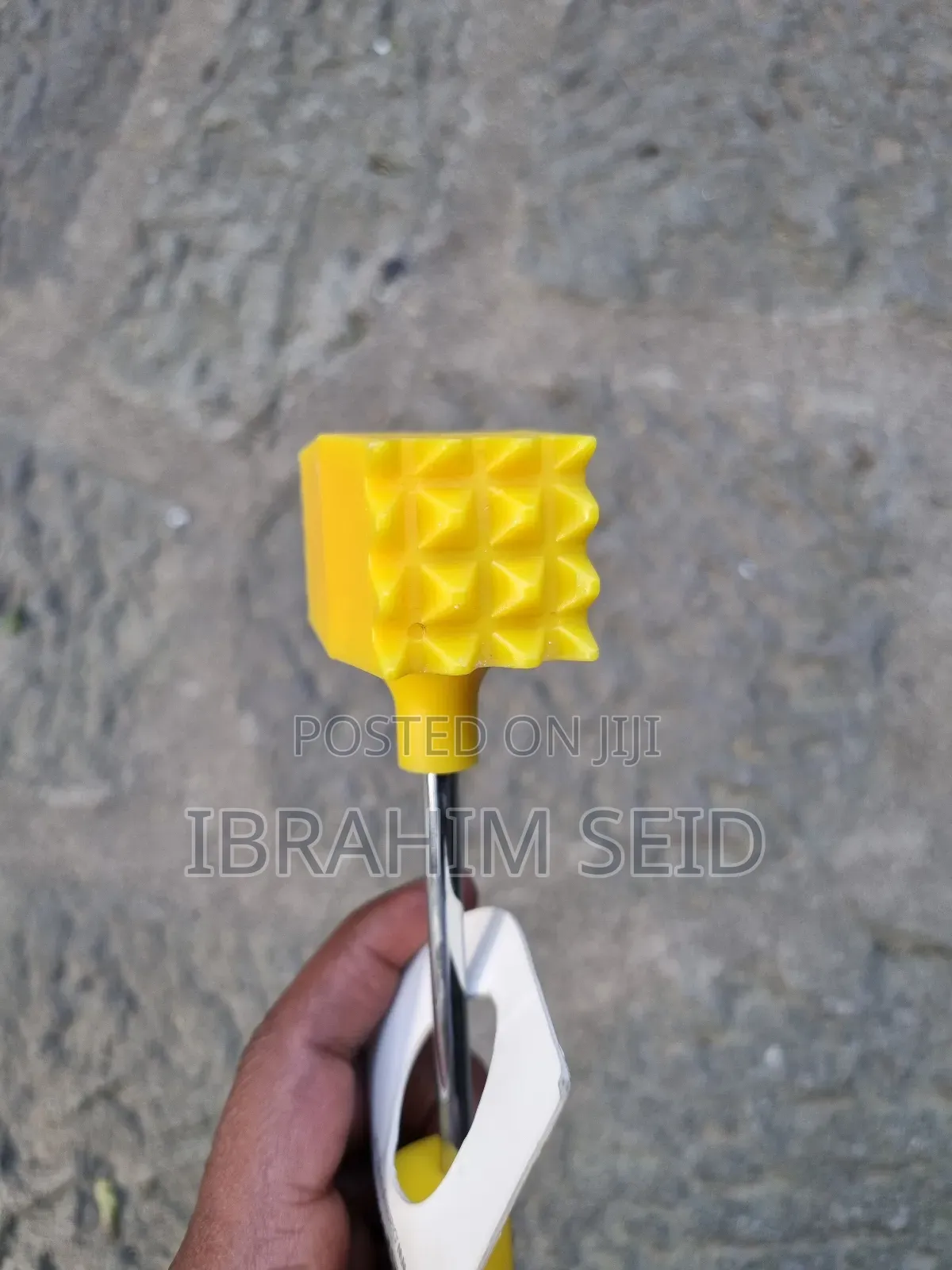 *Dual-Sided Design: Features Sharp Nails for Tenderizer