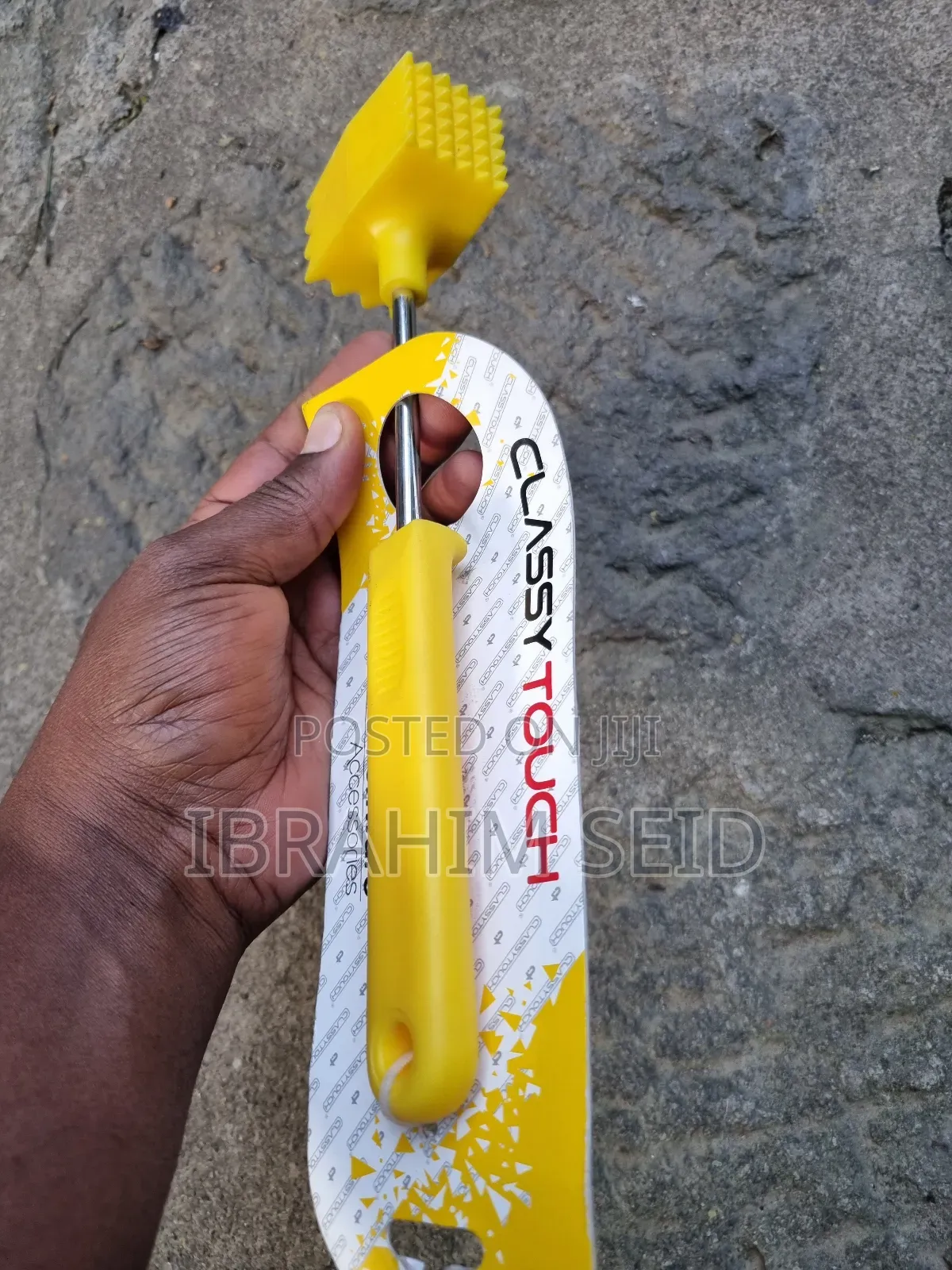 *Dual-Sided Design: Features Sharp Nails for Tenderizer