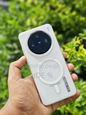 Photo - New Vivo X200 512 GB White