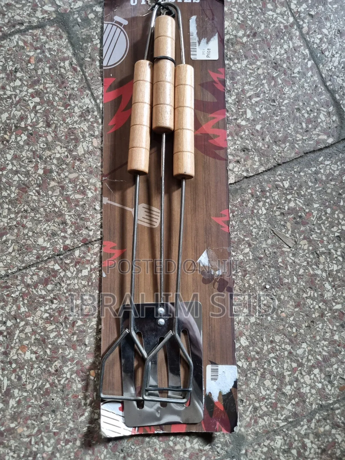 2 -Piece BBQ Tool Set With Wooden Handles