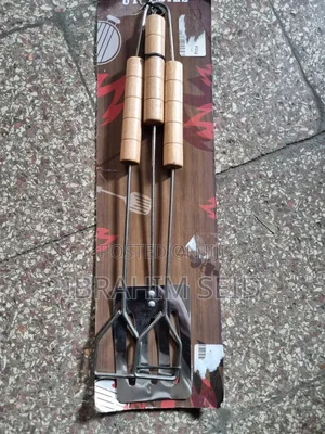 2 -Piece BBQ Tool Set With Wooden Handles