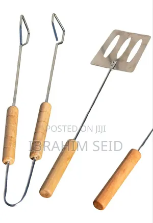 2 -Piece BBQ Tool Set With Wooden Handles