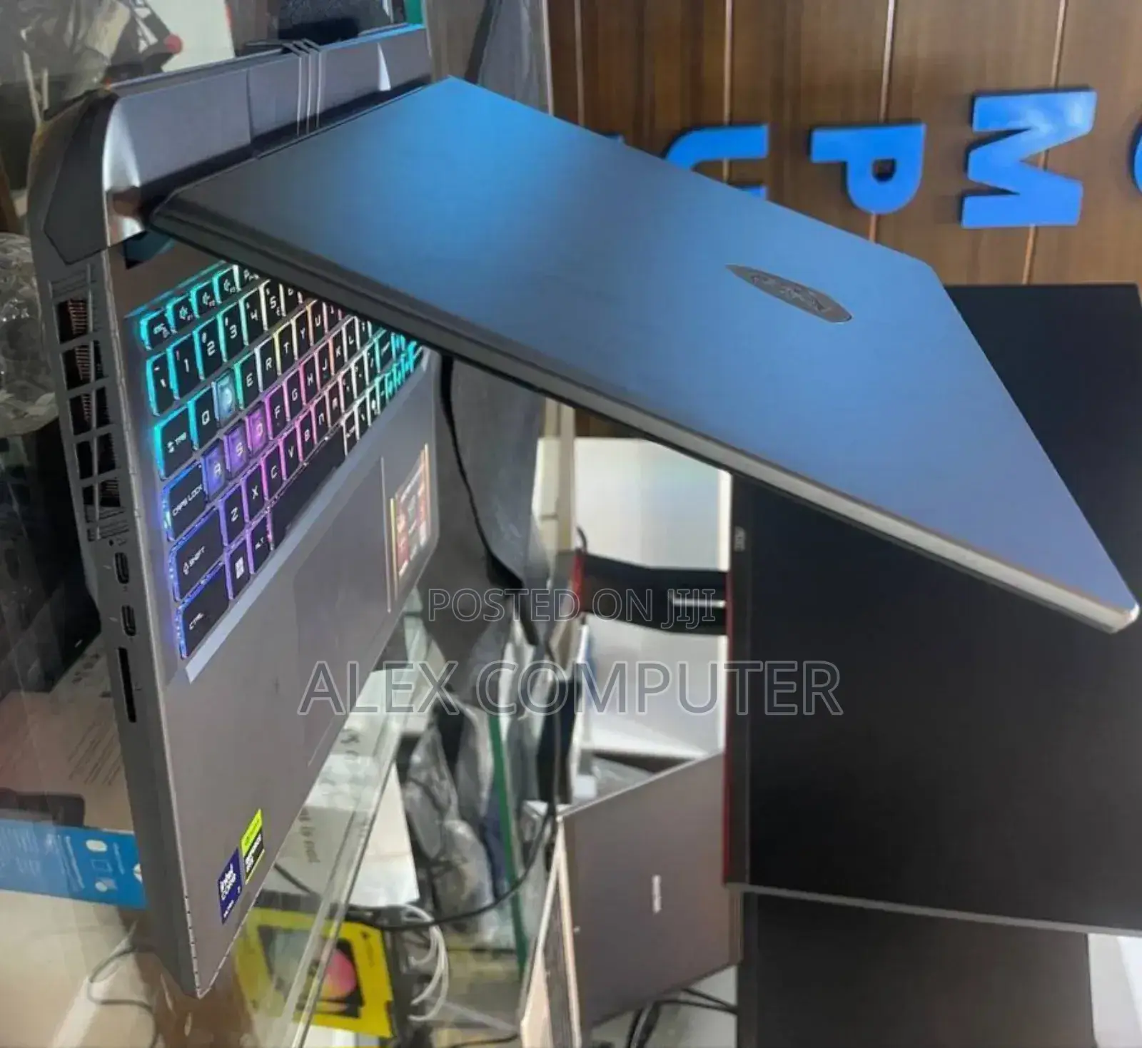 New Laptop MSI Vector 16 HX AI A2XWIG 16GB Intel Core Ultra 7 SSD 1T