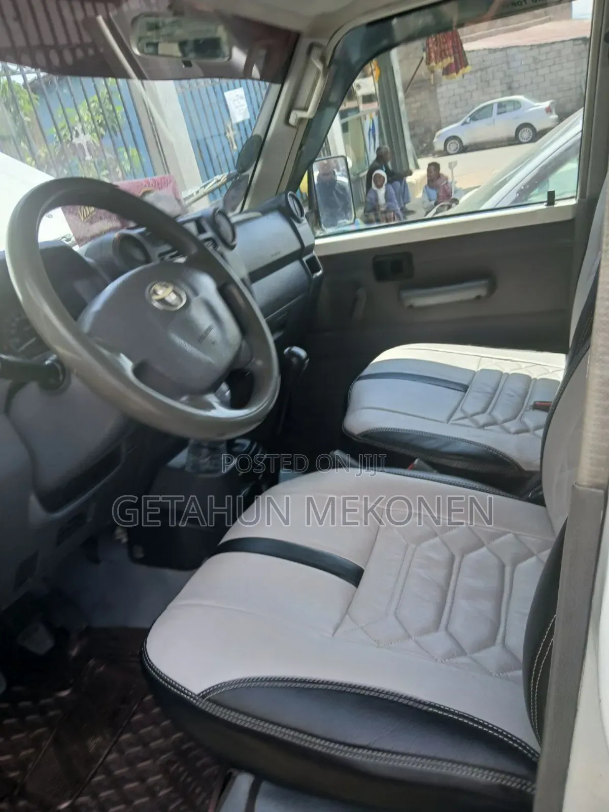 Toyota Land Cruiser 2011 White