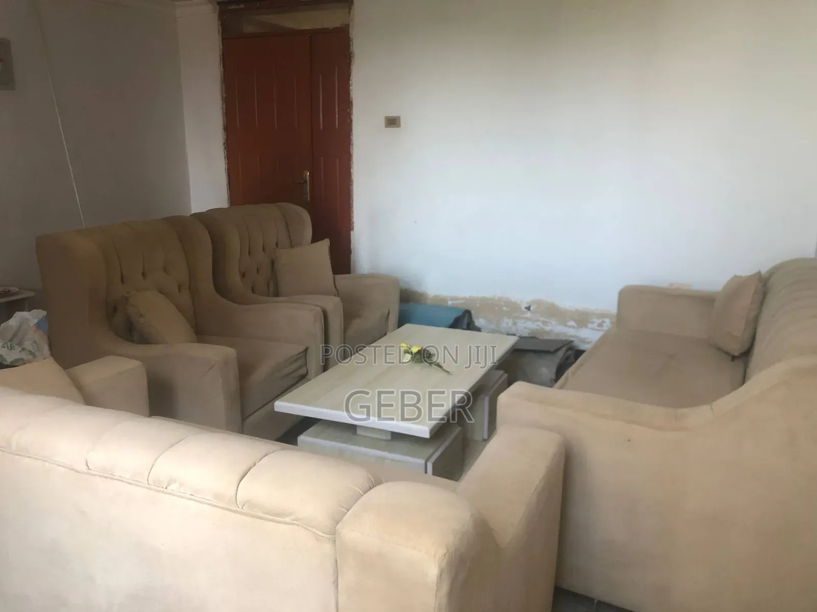 Sofa የሚሸጥ አስቸኳይ