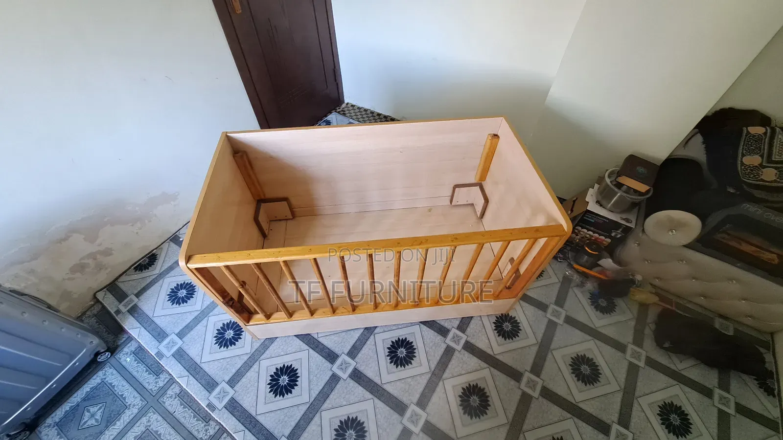 Kids Bed. (Crib)