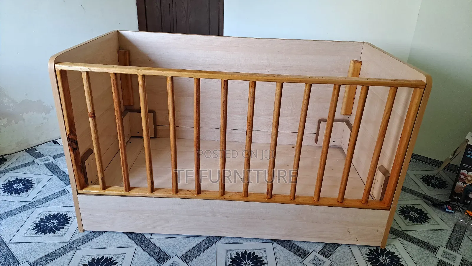 Kids Bed. (Crib)