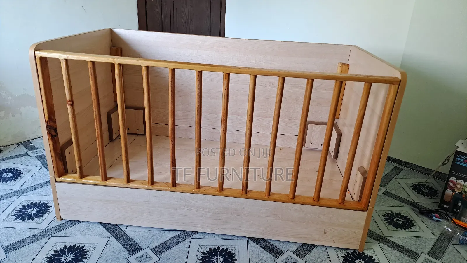 Kids Bed. (Crib)