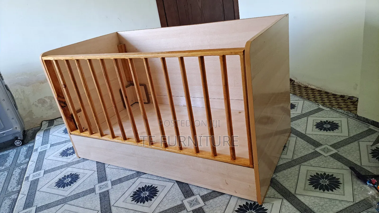 Kids Bed. (Crib)