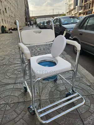 Photo - Commode Wheelchair鳵我wheelchair痲你wheelchair瘡只wheelchair Medical Commode