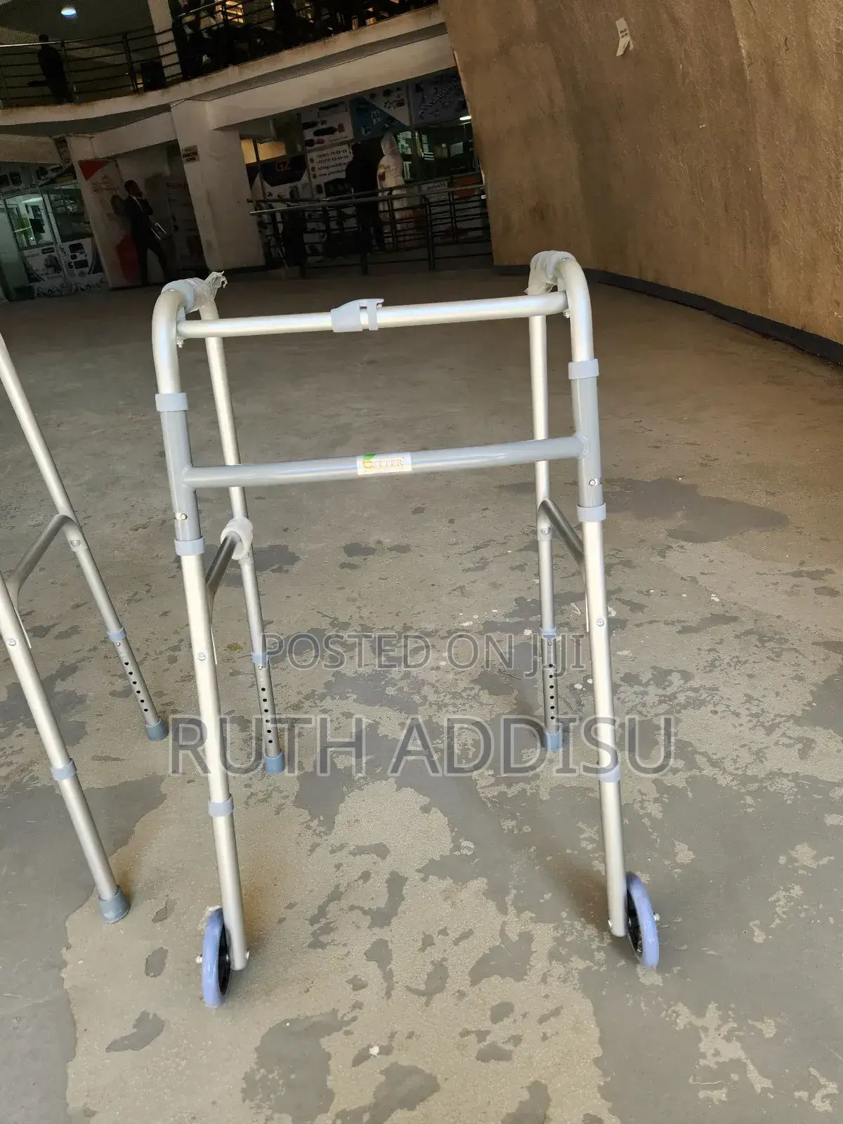 Brand New Foldable Walking Frame腱你walker Brand New朱槿walker老師walker