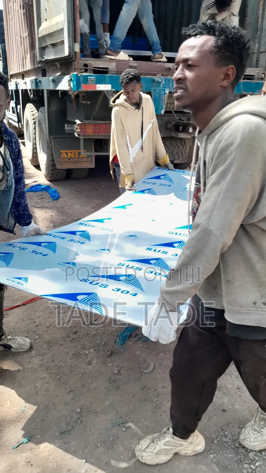 መገናኛ Stianless Steel Material Tanker