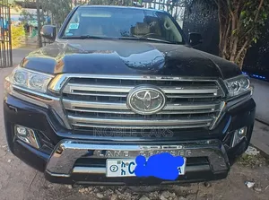 Photo - Toyota Land Cruiser 2017 Matt Black