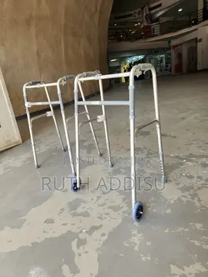 Photo - Rolator Walker脆一brand New Medical Walker朱槿safe and Strong Walker New